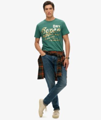 T-shirt con grafica metallica in stile workwear