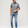 T-shirt con grafica sul petto in stile workwear
