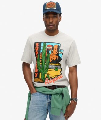T-shirt con grafica “Travel Postcard”