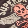 T-shirt con maniche ad aletta e decorazioni