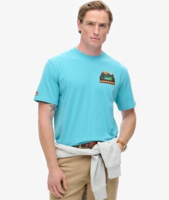 T-shirt con stampa “Travel Postcard Chest”