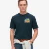 T-shirt con stampa “Travel Postcard Chest”