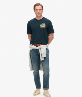 T-shirt con stampa “Travel Postcard Chest”