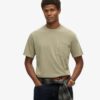 T-shirt con tasca e cuciture a contrasto