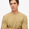 T-shirt con tasca e cuciture a contrasto