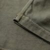 T-shirt con tasca e cuciture a contrasto