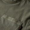 T-shirt con tasca e cuciture a contrasto