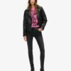 T-shirt punk con maniche ad aletta e decorazioni