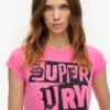 T-shirt punk con maniche ad aletta e decorazioni