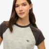 T-shirt raglan con logo Essential in Organic Cotton