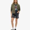 T-shirt relax con decorazioni in stile college