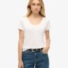 T-shirt Studios con scollo rotondo T-shirt Studios con scollo rotondo