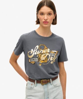 T-shirt Tattoo Script dal taglio morbido