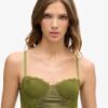 Top a corsetto in raso e pizzo a rete Top a corsetto in raso e pizzo a rete