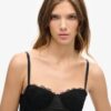 Top a corsetto in raso e pizzo a rete