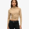 Top a maniche lunghe con collo alto arricciato