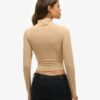 Top a maniche lunghe con collo alto arricciato