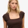 Top Athletic Essentials con scollo quadrato