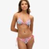 Top bikini a triangolo con lacci