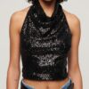 Top con paillettes, collo a cappuccio e scollo all’americana