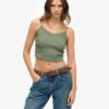 Top corto con spalline e bordi in pizzo Athletic Essentials