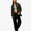 Top corto con spalline e bordi in pizzo Athletic Essentials